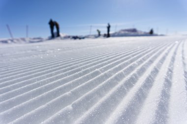 taze kar kayak Bakırlı damat raylara