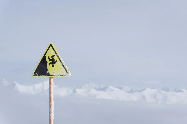 Gevaar steile klip berg sign — Stockfoto