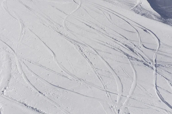铁轨上一个斜坡，自由式滑雪 — 图库照片