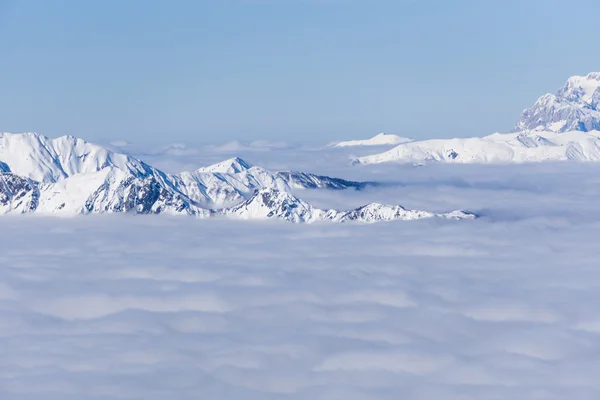 View on mountains and blue sky above clouds — Stock Photo, Image