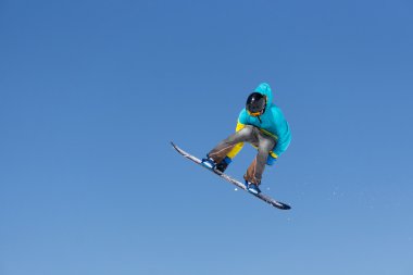 Snowboard atlar kar Park