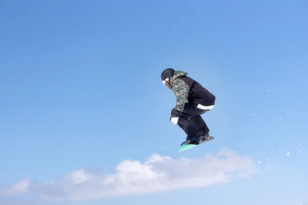 Snowboarder jumps in Snow Park — Stock Photo, Image