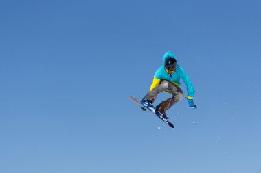 Snowboard atlar kar Park