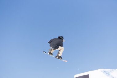 Snowboard atlar kar Park