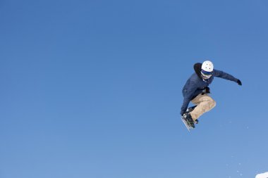 Snowboard atlar kar Park