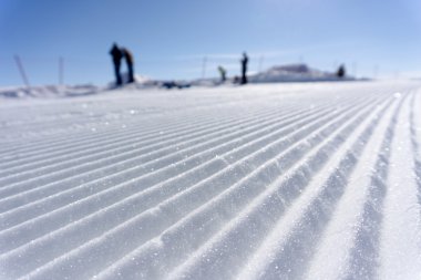 taze kar kayak Bakırlı damat raylara