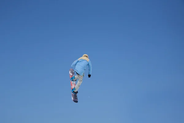 Snowboarder jumps in Snow Park — Stock Photo, Image