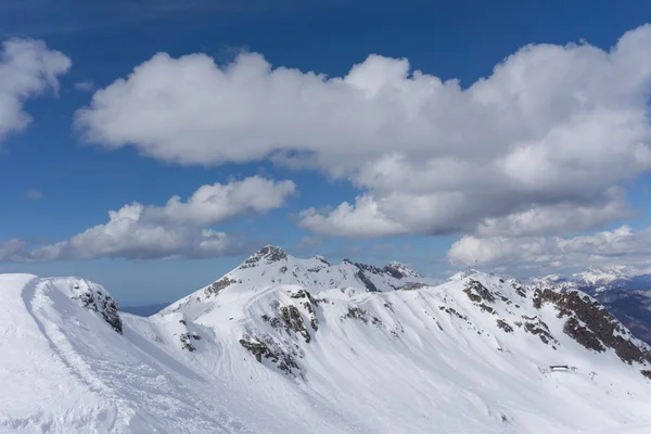 Bewölkte Berglandschaft von Krasnaja Poljana, Russland — Stockfoto