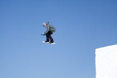 Snowboard atlar kar Park