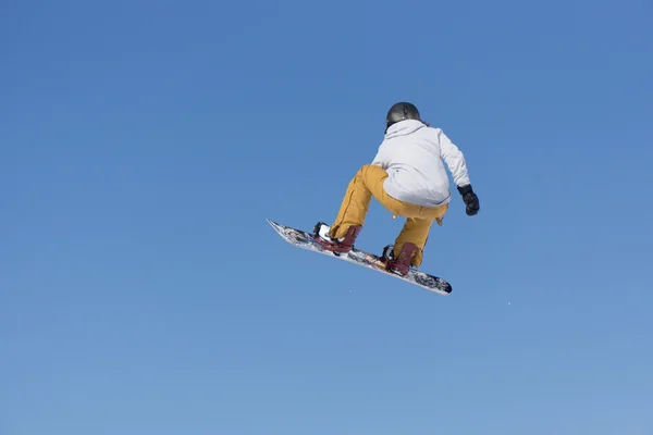 滑雪板在雪公园跳 — 图库照片