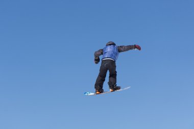 Snowboard atlar kar Park