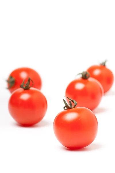 红樱桃西红柿，白色背景上孤立 — 图库照片