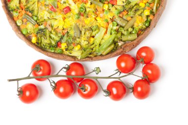 sebzeli pizza ve pasta beyaz kiraz domates ile