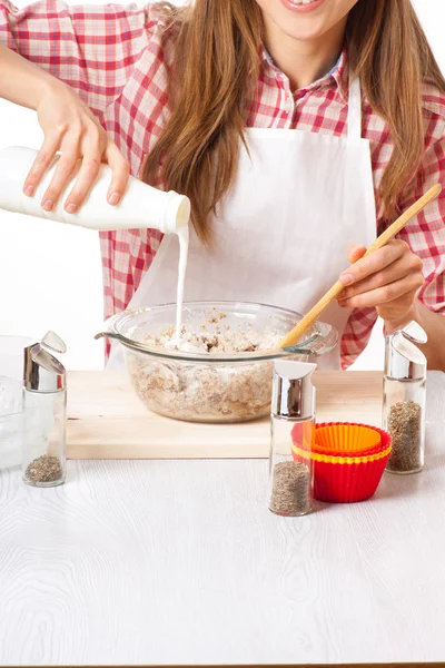 Young woman knead the dough — Stock Photo, Image