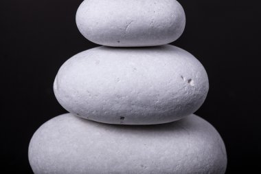 siyah beyaz çakıl taşları