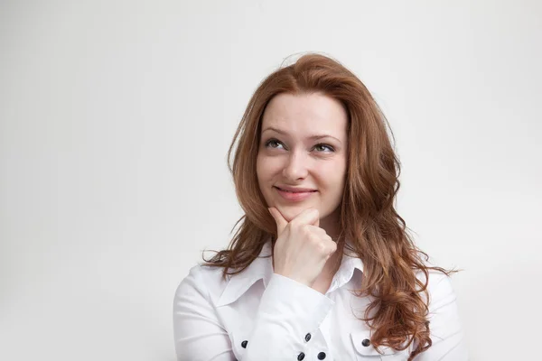 Jonge zakenvrouw denken op witte achtergrond — Stockfoto