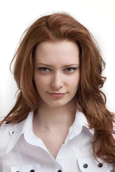 Lachende vrouw in witte blouse, portret — Stockfoto