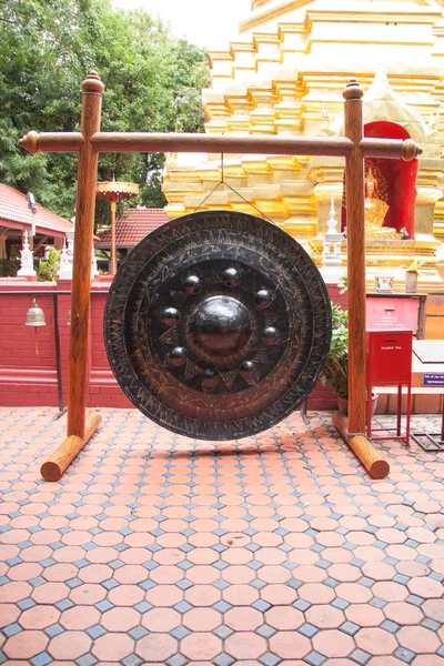 Traditioneller thailändischer Gong im buddhistischen Tempel — Stockfoto