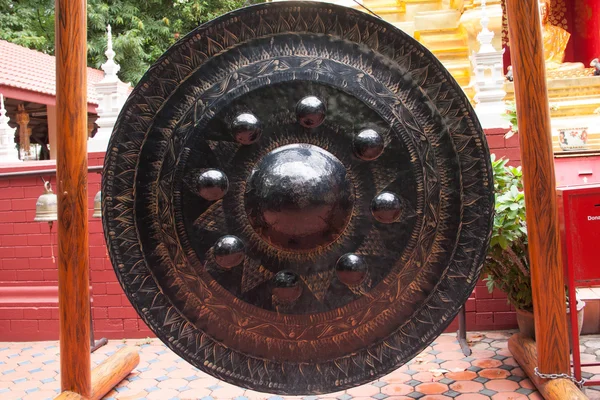 Gong tradicional tailandês no templo budista — Fotografia de Stock