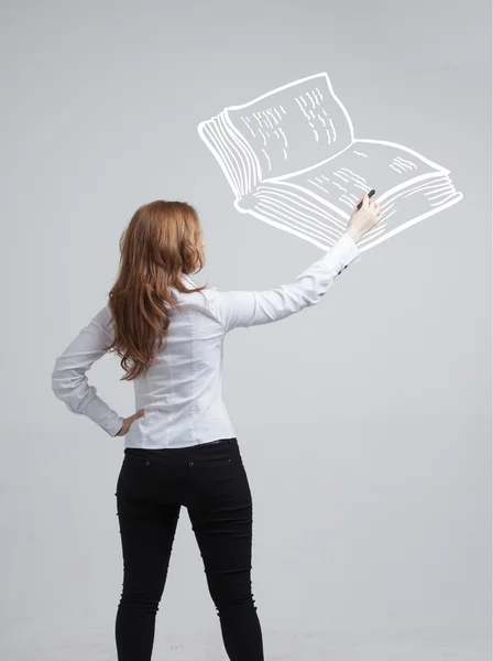 Vrouw tekenen van een boek — Stockfoto