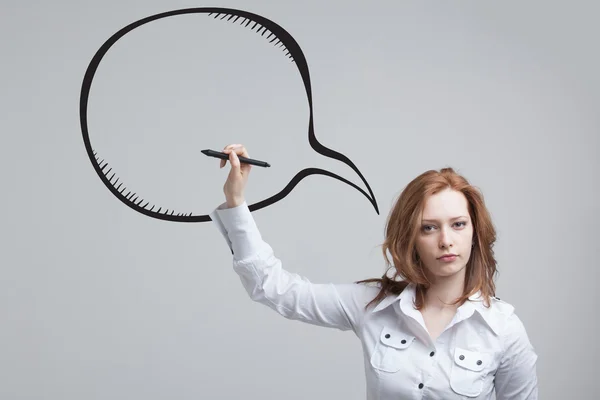 Mujer escribe en una nube de habla pintada — Foto de Stock