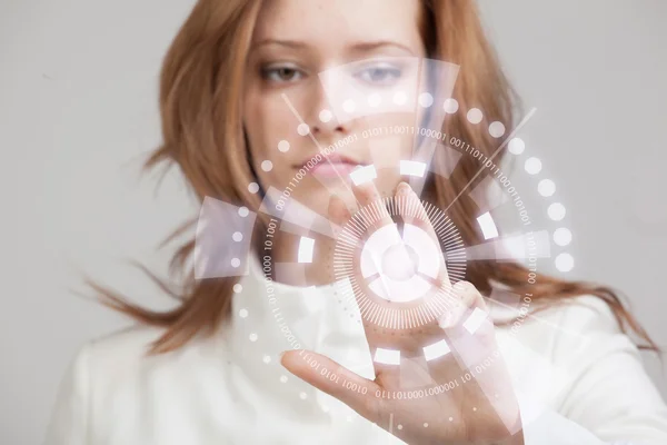 Tecnología del futuro. Mujer trabajando con interfaz futurista — Foto de Stock