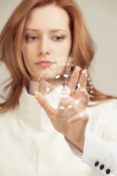 Technologie van de toekomst. Vrouw die werkt met de futuristische interface — Stockfoto