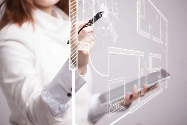 kadın mimar bir sanal daire planı ile çalışma