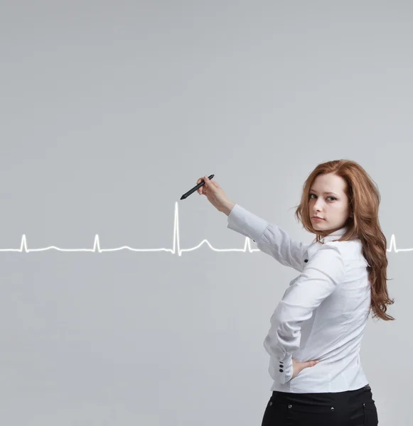 Doctor woman drawing cardiogram — Stock Photo, Image