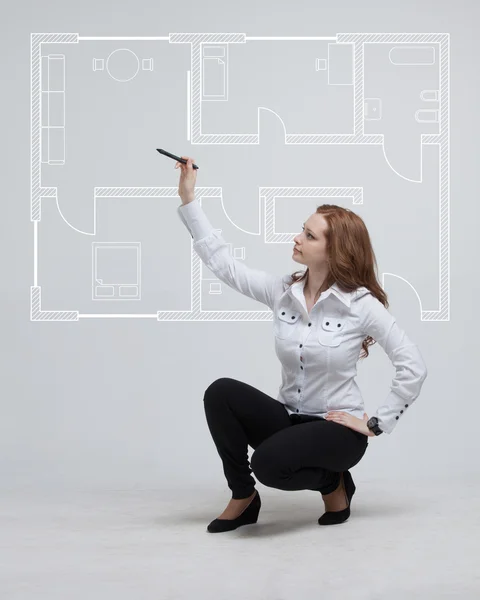 Kobiece architekt działający z planem wirtualnego mieszkania — Zdjęcie stockowe