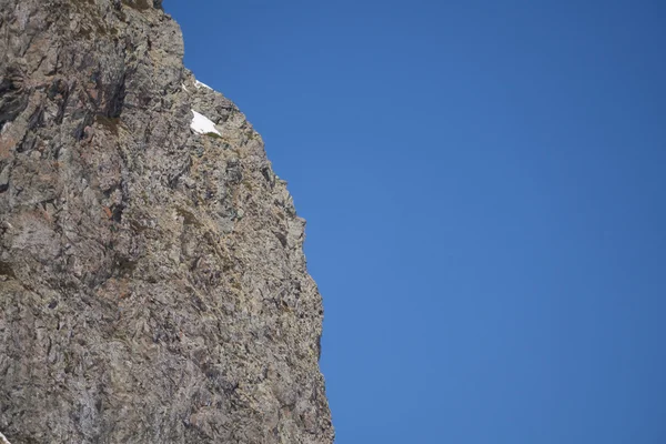 Brant vaggar och sky — Stockfoto