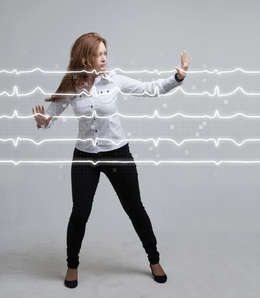 Medico donna e linee cardiografiche — Foto Stock