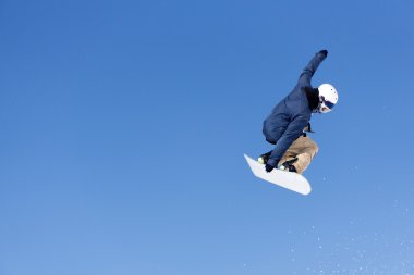 Snowboard atlar kar Park
