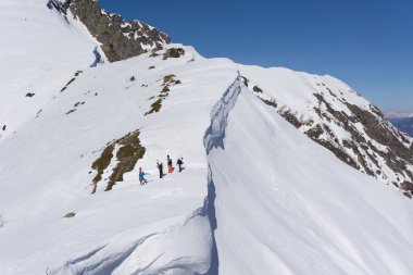 Yokuş yukarı freeride için yürüyüş snowboard