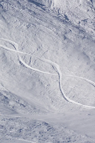 Spår på ett berg lutning, extrema freeride — Stockfoto