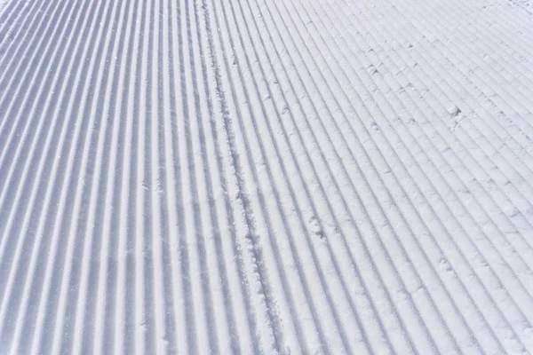 एक स्की पर ताजा बर्फ ग्रूमर ट्रैक — स्टॉक फ़ोटो, इमेज