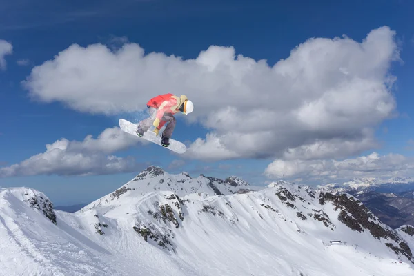 산에 비행 스노 — 스톡 사진