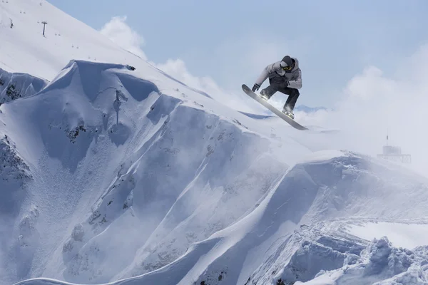 Flying snowboarder on mountains — Stock Photo, Image