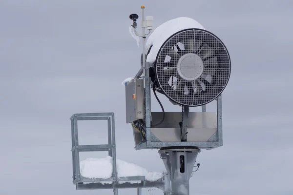 Snow cannon in the mountain ski resort — Stock Photo, Image