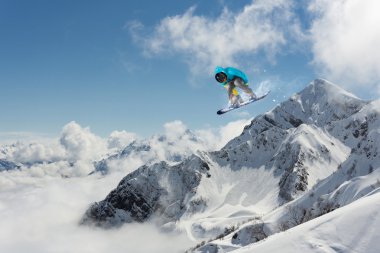 kayakçı dağların, aşırı spor uçan