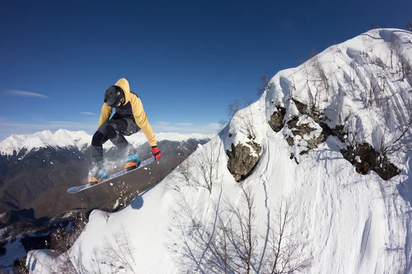 Flying snowboarder on mountains, extreme sport — Stock Photo, Image