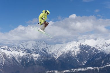 kayakçı dağların, aşırı spor uçan