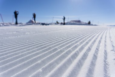 taze kar kayak Bakırlı damat raylara