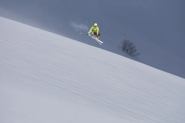 Flying skier on mountains. Extreme sport. — Stock Photo, Image