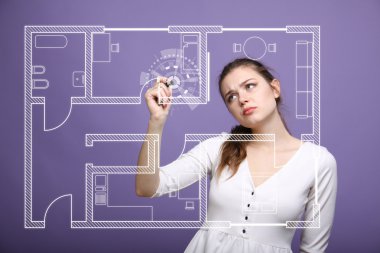 kadın mimar bir sanal daire planı ile çalışma