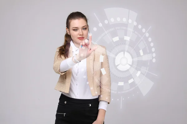 Technologie du futur. Femme travaillant avec une interface futuriste — Photo