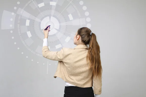 Tecnología del futuro. Mujer trabajando con interfaz futurista — Foto de Stock