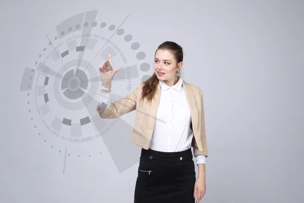 Technologie du futur. Femme travaillant avec une interface futuriste — Photo