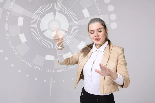 Tecnología del futuro. Mujer trabajando con interfaz futurista —  Fotos de Stock