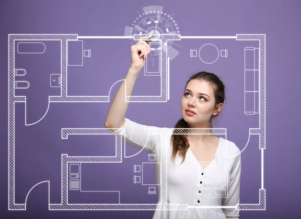 Arquitecta que trabaja con un plan de apartamentos virtual — Foto de Stock